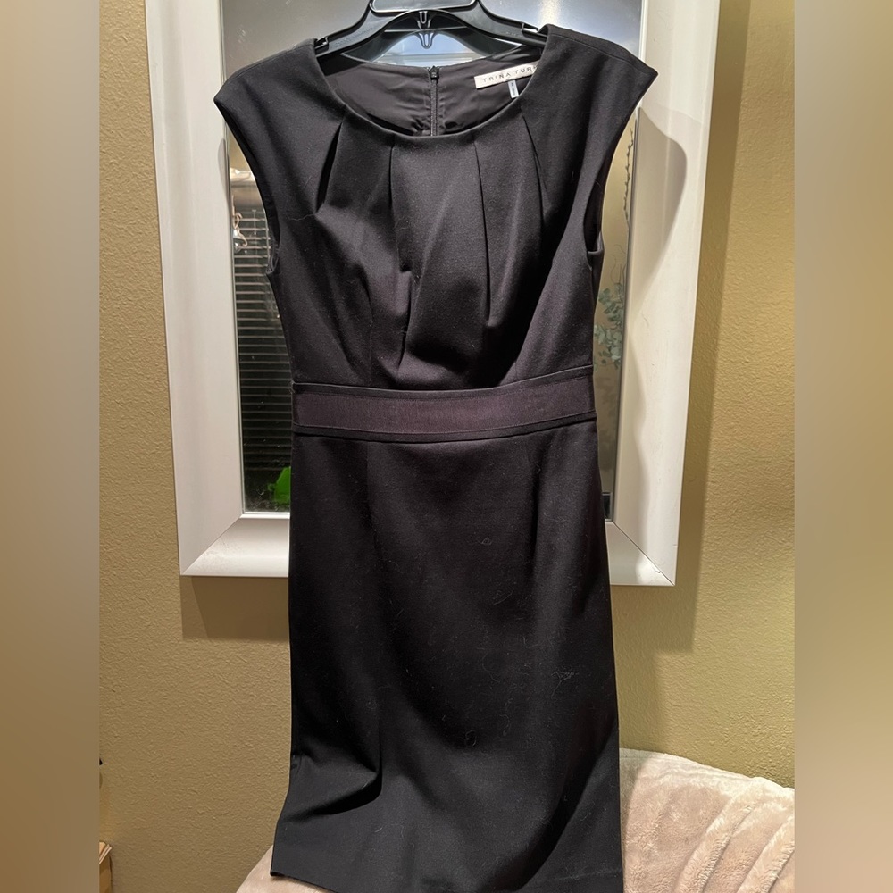 Trina Turk Black Cap Sleeve Sheath Dress